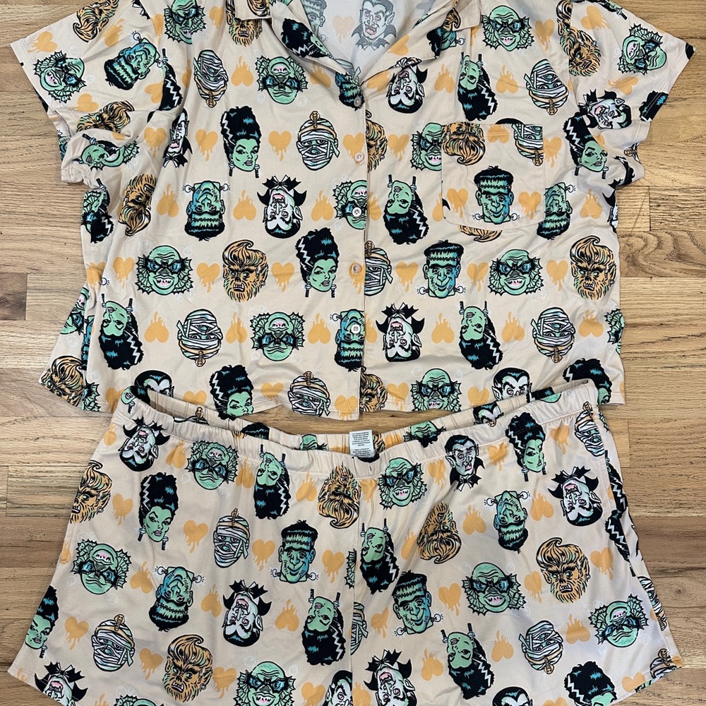 Women’s Plus Size Halloween Print Pajama Set